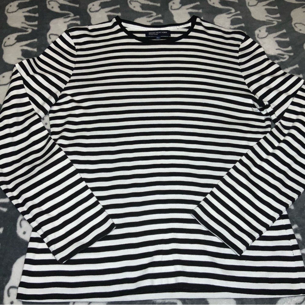 JONES NEW YORK womans top.  Size XL.